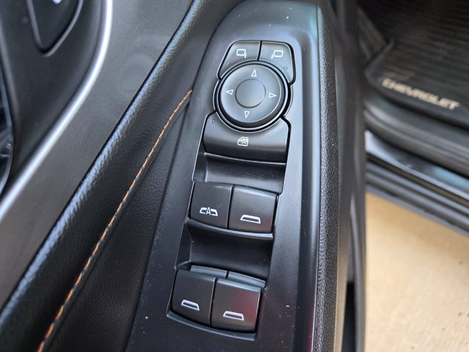 Used 2018 Chevrolet Traverse LT FWD image 32