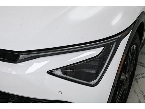New 2026 Kia EV6 Wind RWD image 9