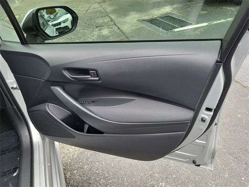 Used 2025 Toyota Corolla LE image 32