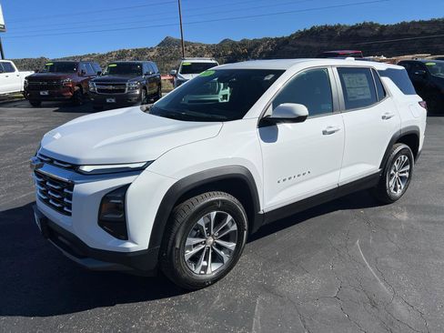 New 2026 Chevrolet Equinox LT image 3