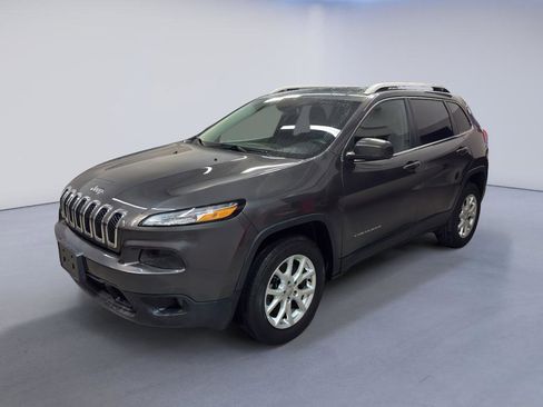 Used 2016 Jeep Cherokee Latitude w/ Safety/Convenience Group AWD/4WD image 3