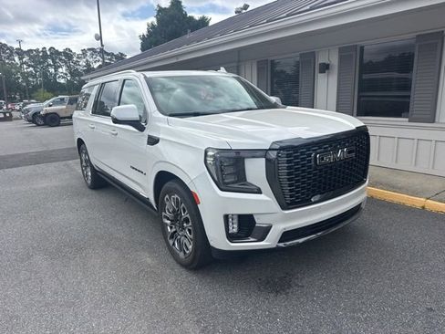 Used 2023 GMC Yukon XL Denali Ultimate AWD/4WD image 3