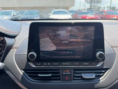 Used 2022 Nissan Altima 2.5 SR FWD image 13