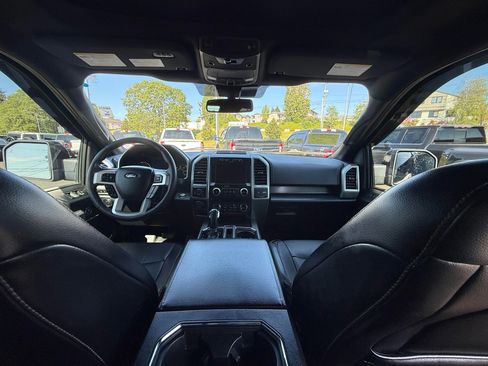 Used 2019 Ford F150 Lariat w/ Equipment Group 502A Luxury AWD/4WD image 11