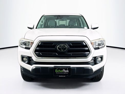 Used 2018 Toyota Tacoma SR5 image 2