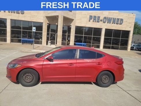 Used 2017 Hyundai Elantra SE FWD image 1