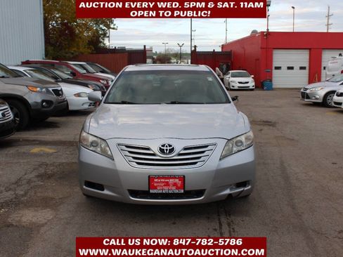 Used 2009 Toyota Camry XLE image 2