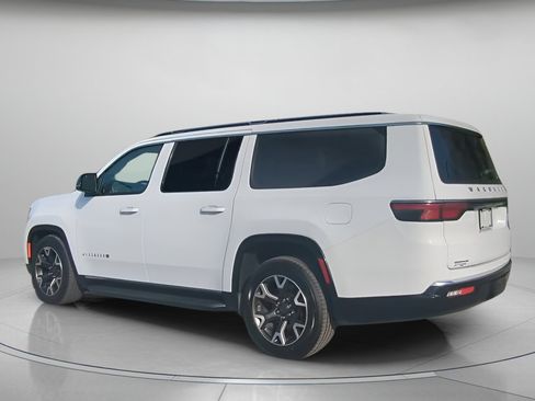 Used 2023 Jeep Wagoneer L Series III w/ Preferred Equipment Group image 20