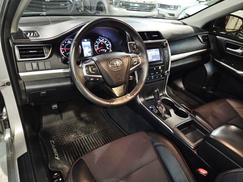 Used 2017 Toyota Camry SE w/ Moonroof Package FWD image 15
