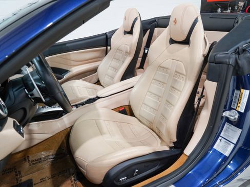 Used 2016 Ferrari California T RWD image 10