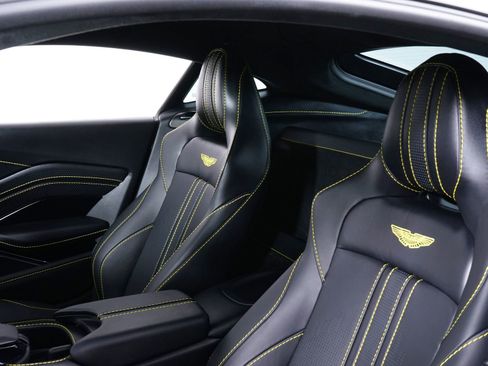 Used 2023 Aston Martin V8 Vantage Base image 26