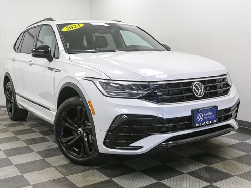 Certified 2024 Volkswagen Tiguan SE R-Line image 3