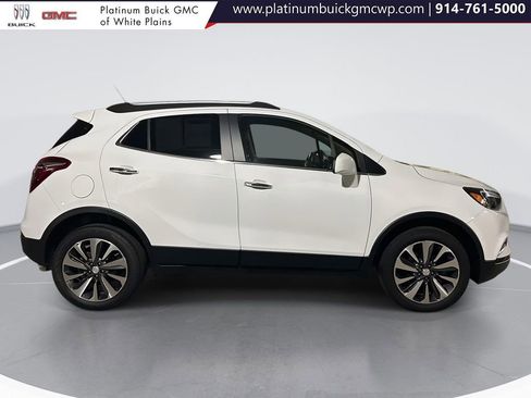 Used 2022 Buick Encore Preferred image 2