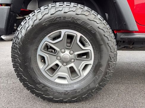 Used 2016 Jeep Wrangler Unlimited Rubicon w/ Connectivity Group AWD/4WD image 25