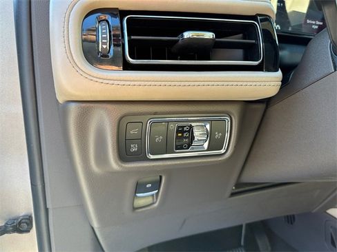 Used 2021 Lincoln Nautilus FWD w/ Equipment Group 101A image 21