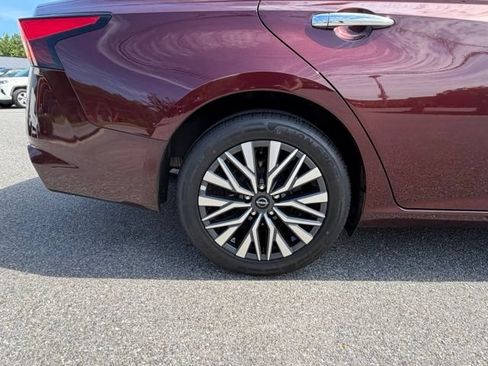Used 2025 Nissan Altima 2.5 SV FWD image 36