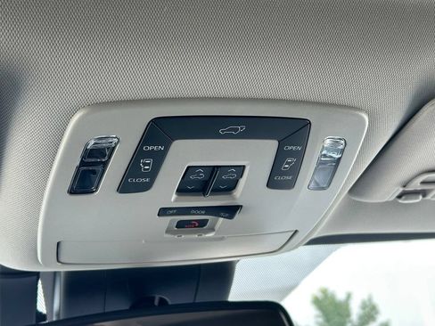 Used 2026 Toyota Sienna XLE FWD image 20