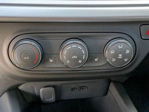 New 2026 Chevrolet Trax RS w/ Sunroof Package image 17