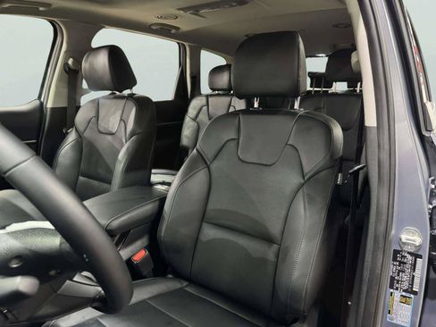 Used 2025 Kia Telluride S FWD image 26