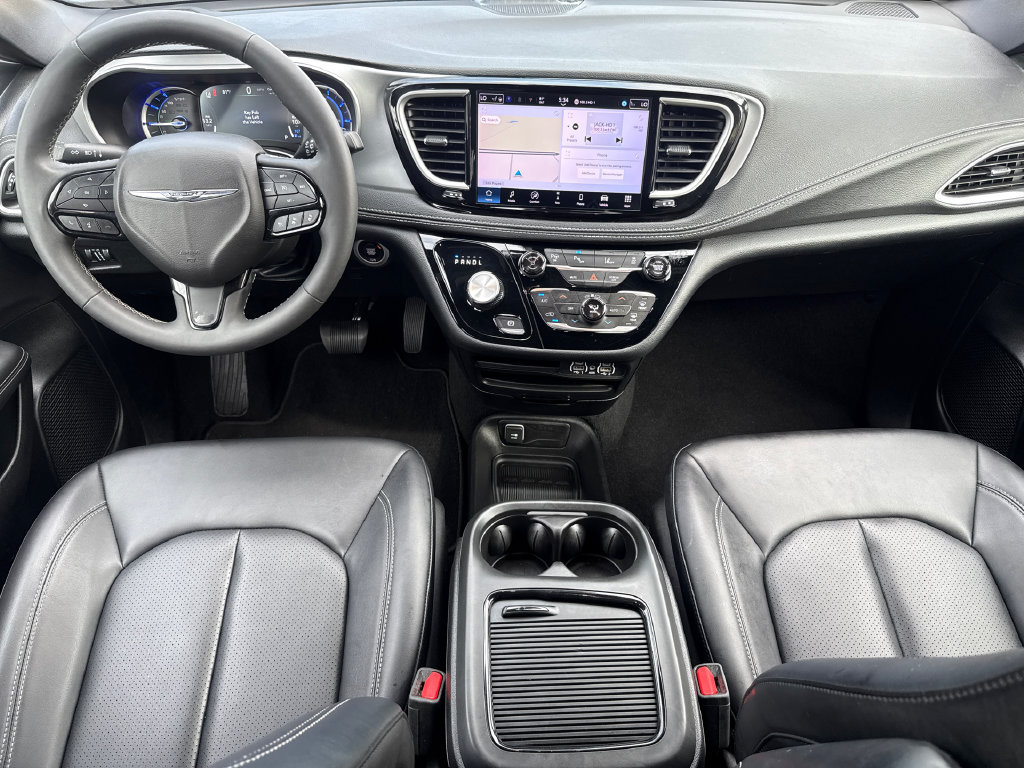 Used 2024 Chrysler Pacifica Limited FWD image 13
