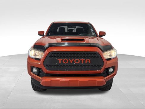 Used 2016 Toyota Tacoma TRD Sport AWD/4WD image 12