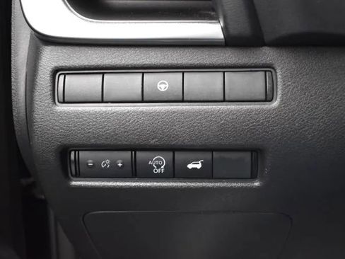 Used 2024 Nissan Rogue SV FWD image 22