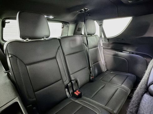Used 2024 GMC Yukon XL Denali w/ Advanced Technology Package AWD/4WD image 32