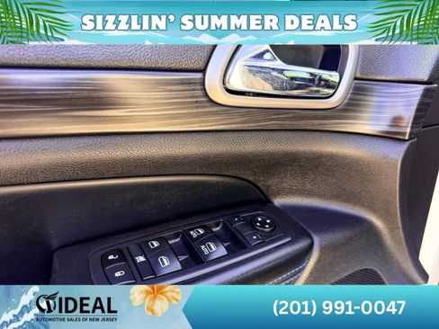 Used 2019 Jeep Grand Cherokee Laredo AWD/4WD image 36