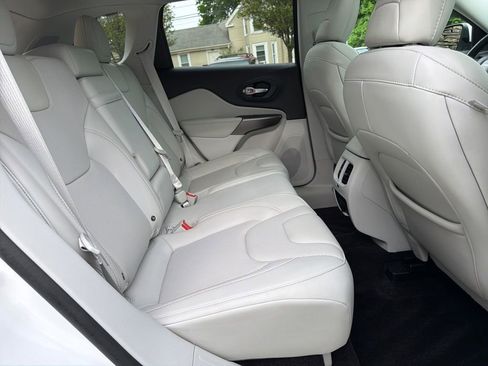 Used 2019 Jeep Cherokee Limited AWD/4WD image 27