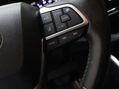 Used 2023 Toyota Highlander LE FWD image 20