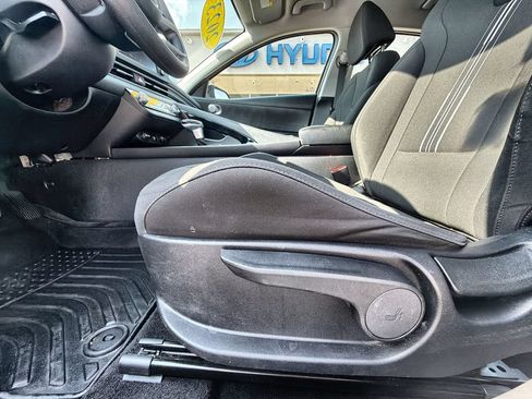 Used 2023 Hyundai Elantra Blue FWD image 14