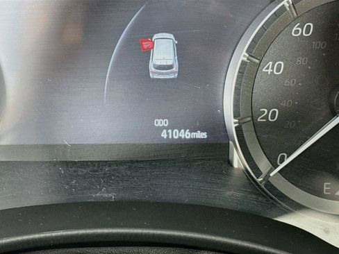 Used 2023 Toyota Highlander XLE FWD image 14