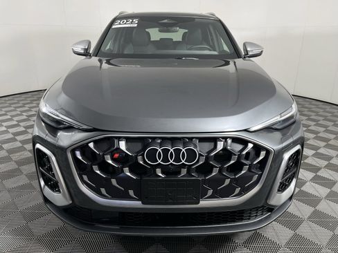 Used 2025 Audi SQ5 Premium Plus w/ Premium Plus Package image 2