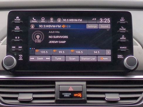 Used 2018 Honda Accord Touring image 17