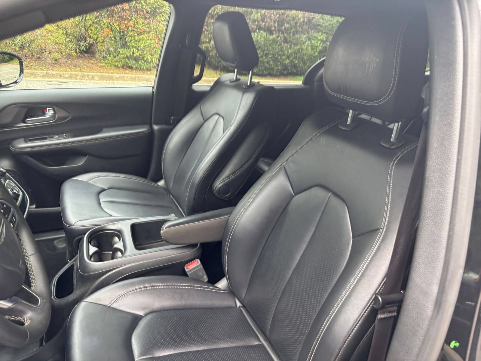 Used 2025 Chrysler Pacifica Select FWD image 32