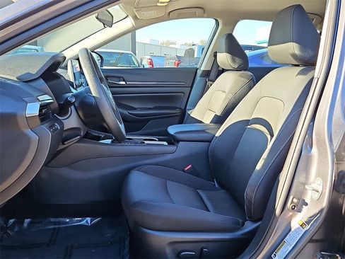 Used 2024 Nissan Altima 2.5 SV image 13