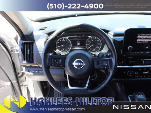 Used 2025 Nissan Pathfinder SV FWD image 18
