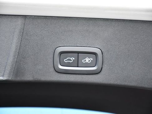 Certified 2025 Volvo XC40 B5 Core image 26