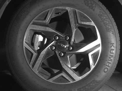 Used 2025 Kia Sportage LX image 12