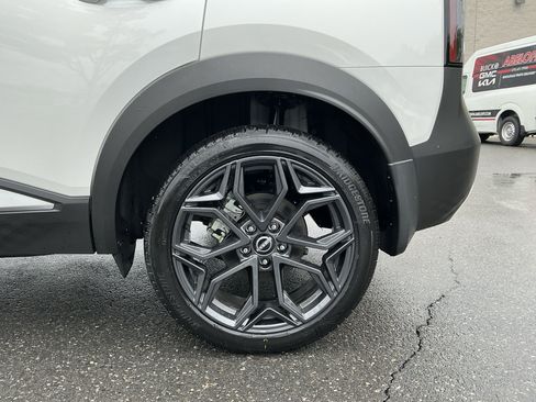 Used 2025 Nissan Kicks SR AWD/4WD image 9