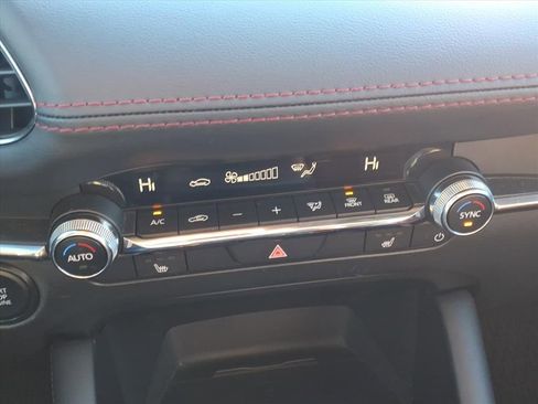 Used 2024 MAZDA MAZDA3 s image 23