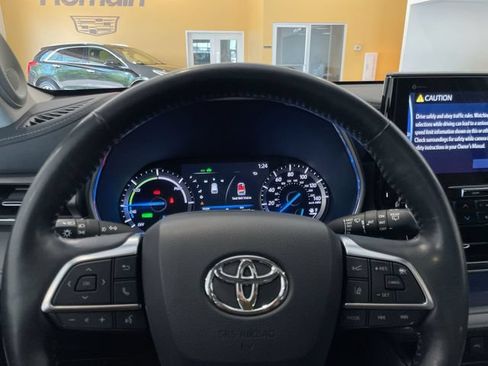 Used 2021 Toyota Highlander Limited AWD/4WD image 21