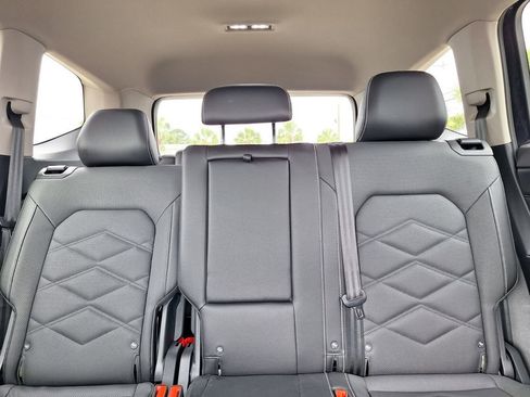Used 2025 Volkswagen Atlas SE FWD image 25