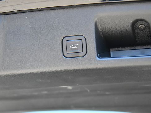 Used 2025 Chevrolet Equinox EV LT FWD image 48