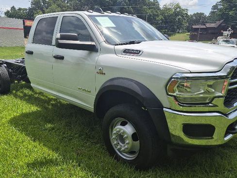 Used 2021 RAM 5500 Tradesman w/ Chrome Appearance Group AWD/4WD image 5