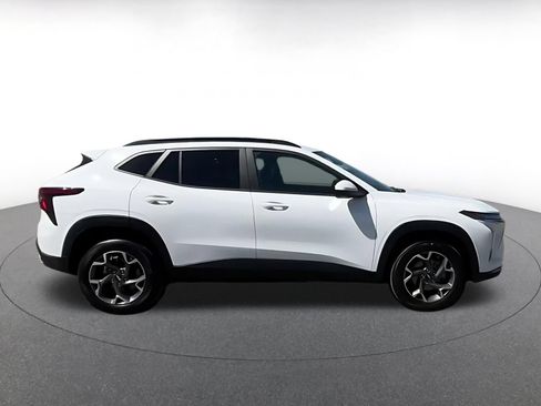 Used 2025 Chevrolet Trax LT FWD image 13