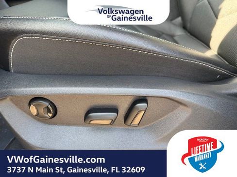 Certified 2025 Volkswagen Atlas SE image 18