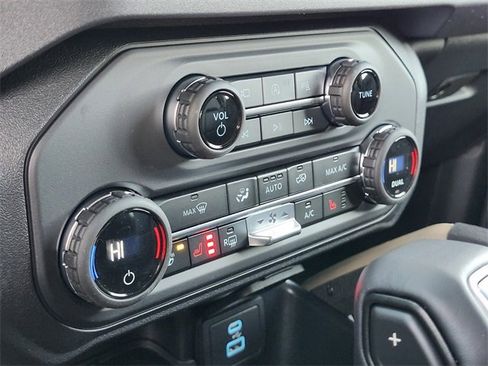 New 2025 Ford Bronco Badlands image 21