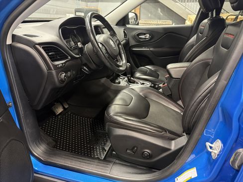 Used 2020 Jeep Cherokee Trailhawk w/ Comfort & Convenience Group image 3