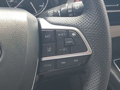 Used 2024 Toyota Sienna Limited image 37